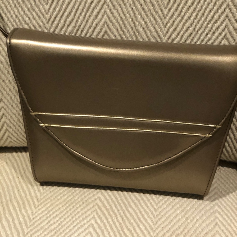 Structured crossbody bag